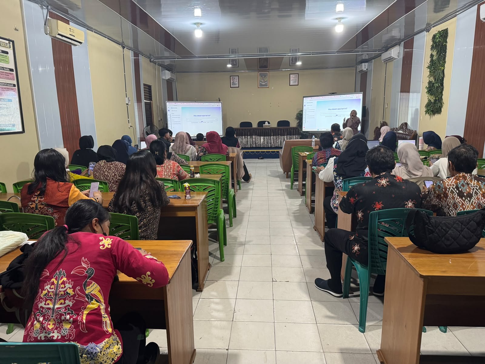 SKH Negeri 1 Palangka Raya telah melaksanakan kegiatan In House Training Optimalisasi Interactive Flat Panel (IFP)