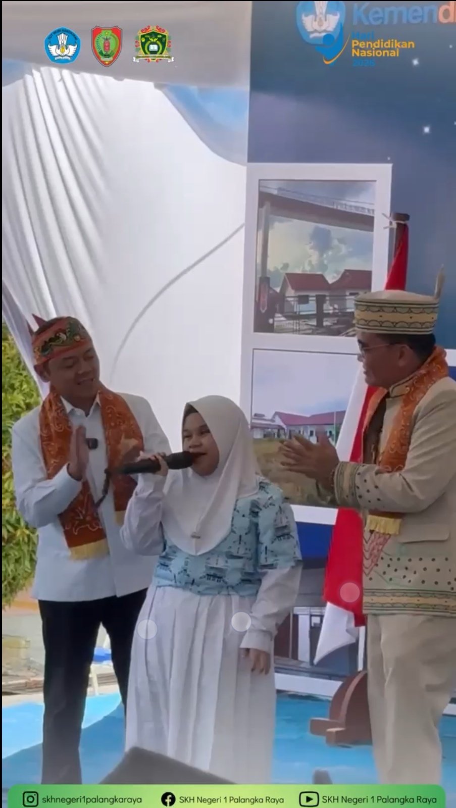 Wamendikdasmen dan Gubernur Kalimantan Tengah bersama siswa SKH Negeri 1 Palangka Raya